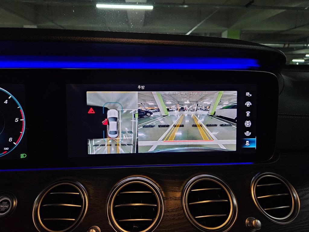 벤츠 E 클래스 E-클래스 W213 E220d 4MATIC AMG라인 이미지 14