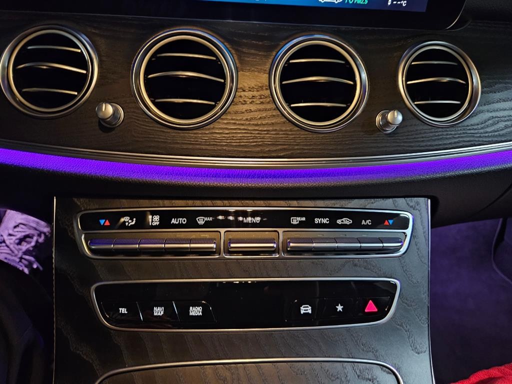 벤츠 E 클래스 E-클래스 W213 E220d 4MATIC AMG라인 이미지 15
