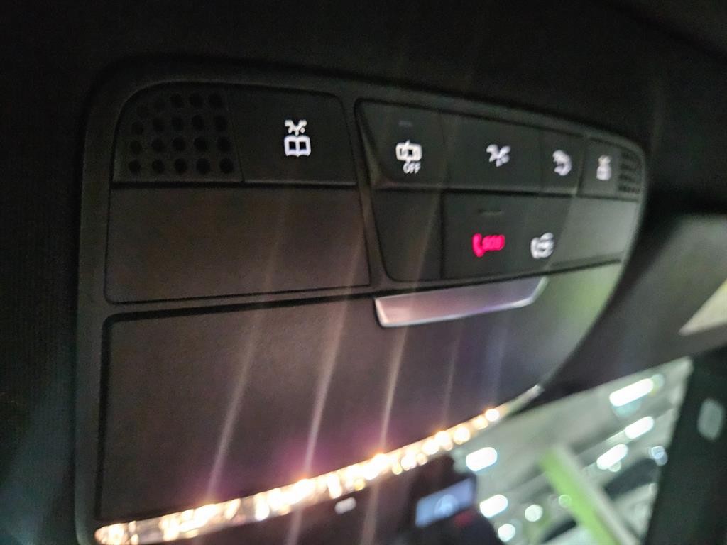 벤츠 E 클래스 E-클래스 W213 E220d 4MATIC AMG라인 이미지 17