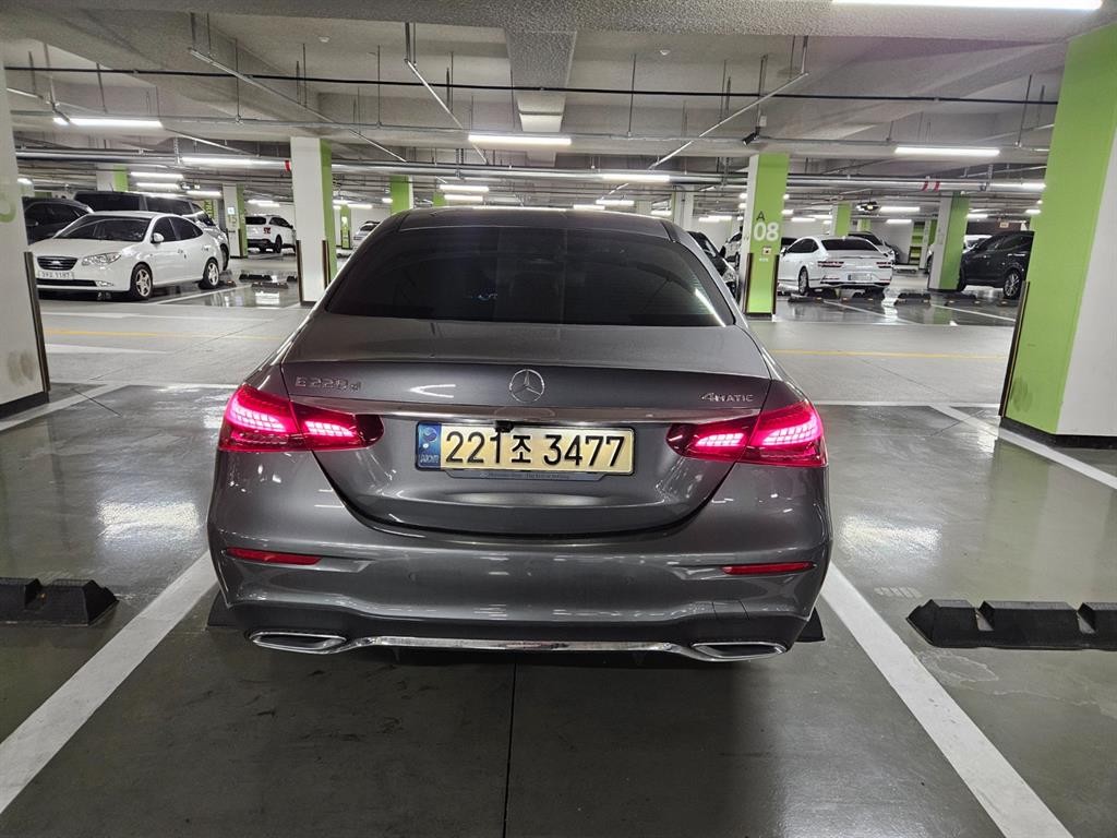 벤츠 E 클래스 E-클래스 W213 E220d 4MATIC AMG라인 이미지 4