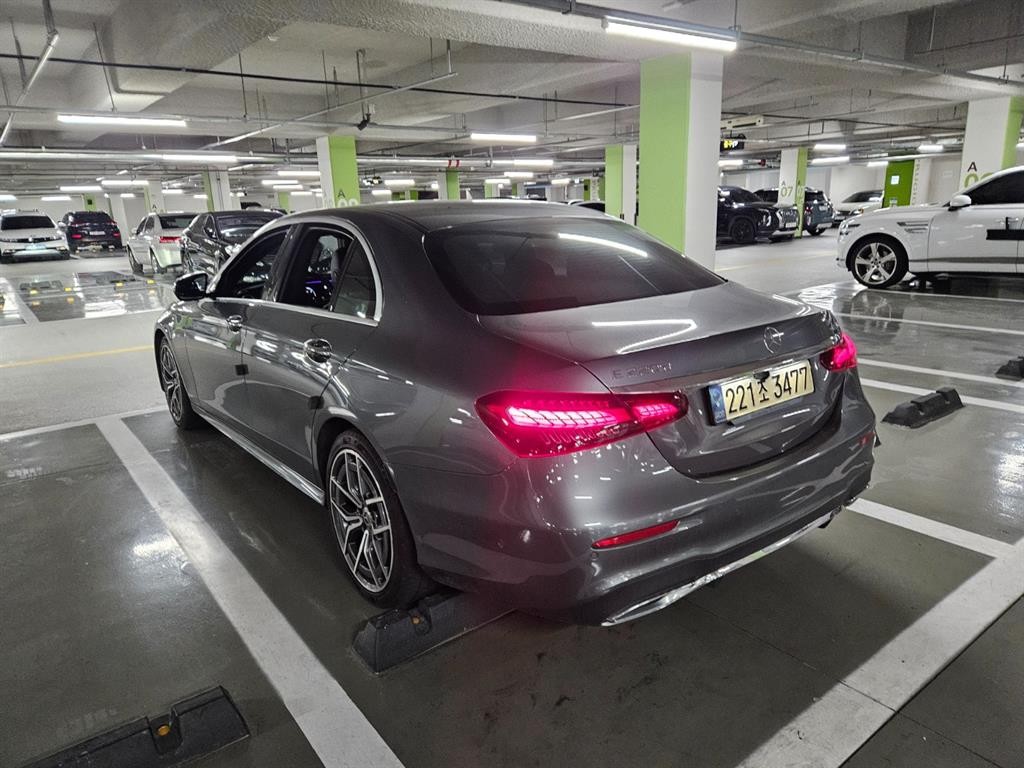 벤츠 E 클래스 E-클래스 W213 E220d 4MATIC AMG라인 이미지 5