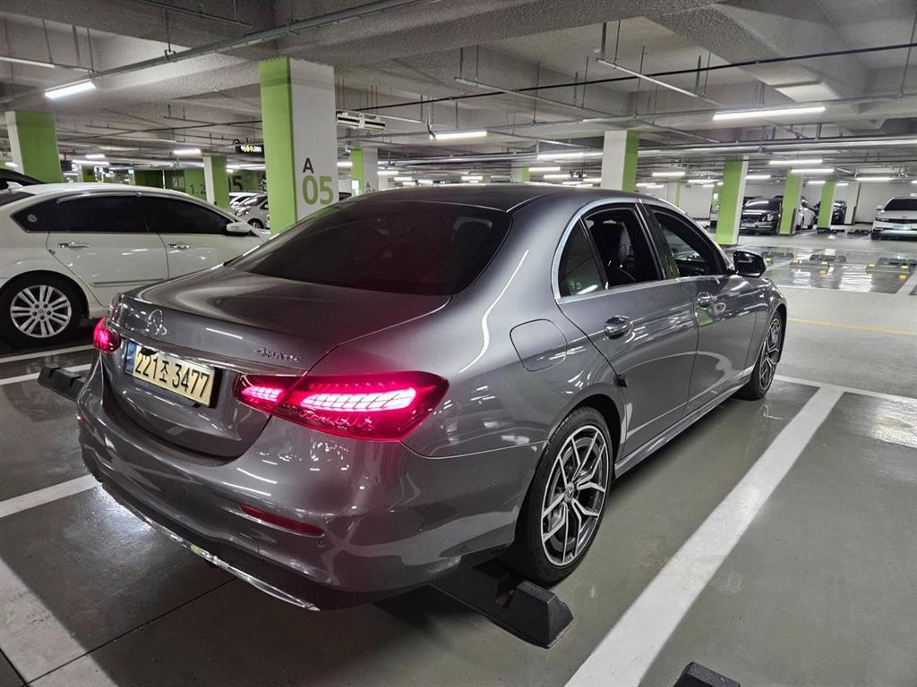 벤츠 E 클래스 E-클래스 W213 E220d 4MATIC AMG라인 이미지 6