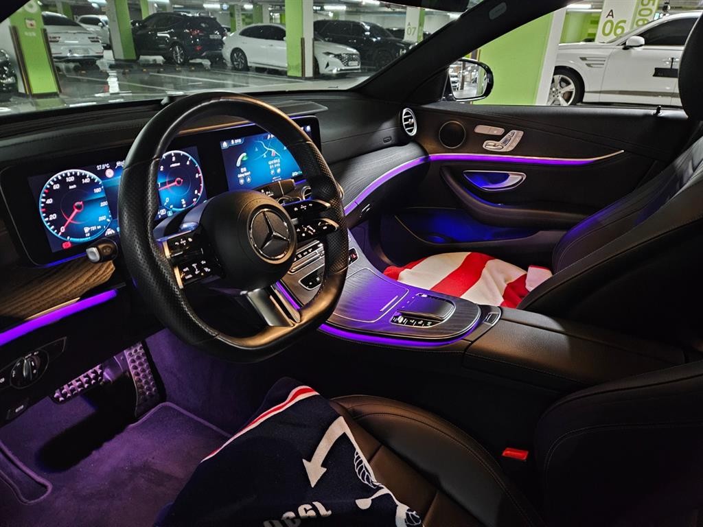 벤츠 E 클래스 E-클래스 W213 E220d 4MATIC AMG라인 이미지 8