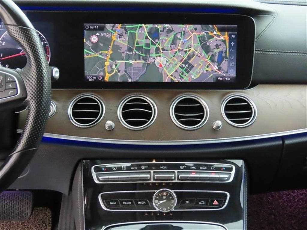 벤츠 E 클래스 E-클래스 W213 E300 4MATIC 익스클루시브 이미지 10