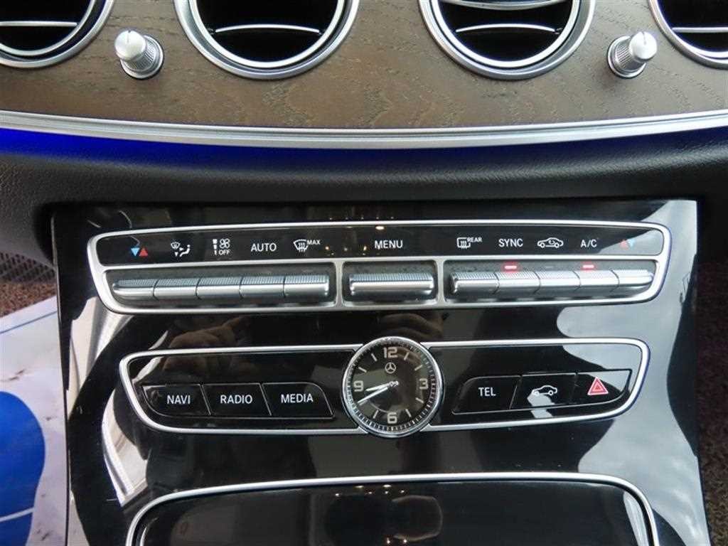 벤츠 E 클래스 E-클래스 W213 E300 4MATIC 익스클루시브 이미지 14