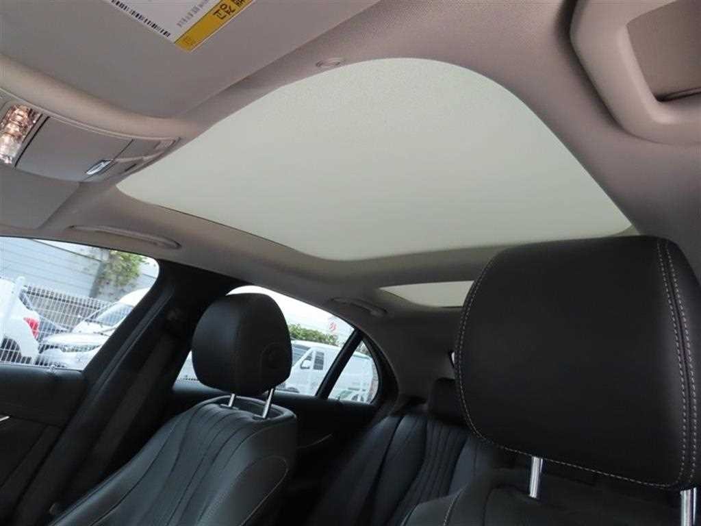 벤츠 E 클래스 E-클래스 W213 E300 4MATIC 익스클루시브 이미지 17