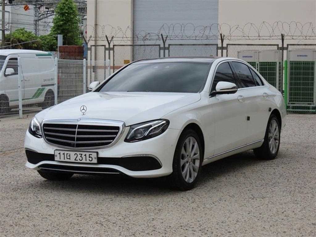 벤츠 E 클래스 E-클래스 W213 E300 4MATIC 익스클루시브 이미지 2