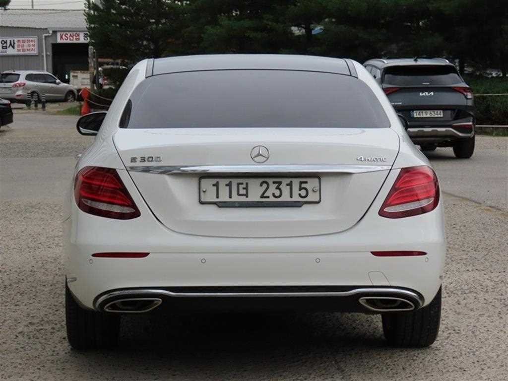 벤츠 E 클래스 E-클래스 W213 E300 4MATIC 익스클루시브 이미지 4