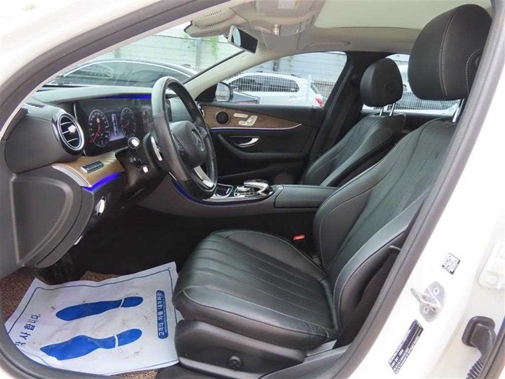 벤츠 E 클래스 E-클래스 W213 E300 4MATIC 익스클루시브 이미지 5