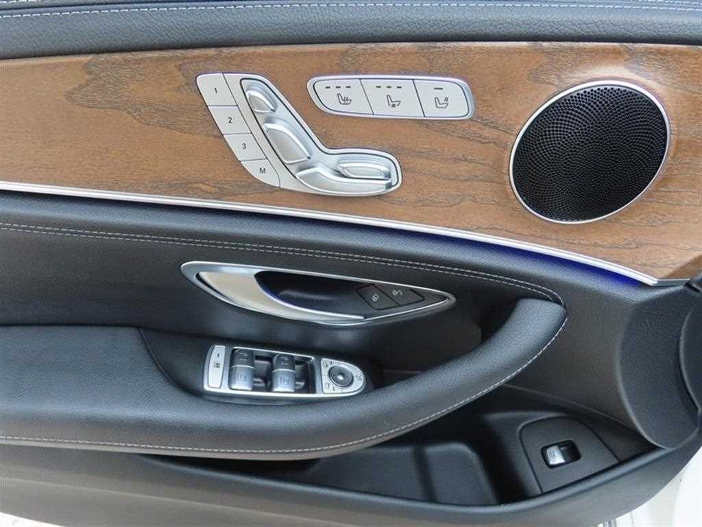 벤츠 E 클래스 E-클래스 W213 E300 4MATIC 익스클루시브 이미지 6