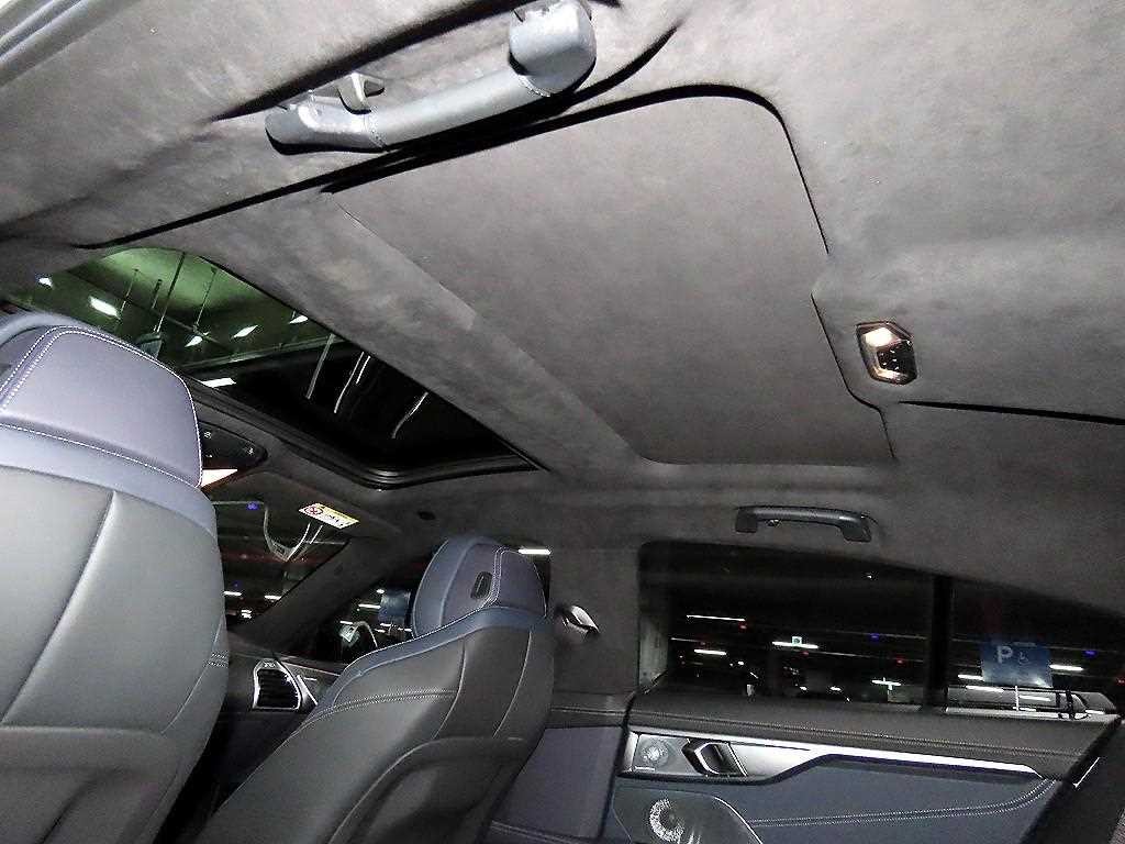 BMW 8시리즈 8시리즈 (G15) M850i xDrive 그란 쿠페 이미지 16