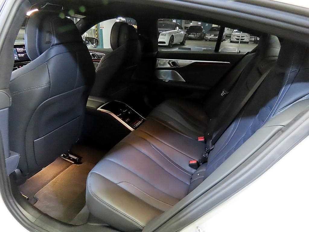 BMW 8시리즈 8시리즈 (G15) M850i xDrive 그란 쿠페 이미지 7