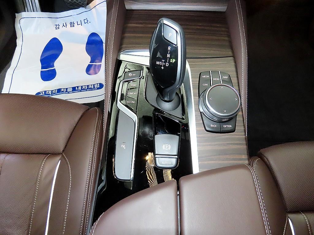 BMW 5시리즈 5시리즈 (G30) 520d 럭셔리 플러스 이미지 12