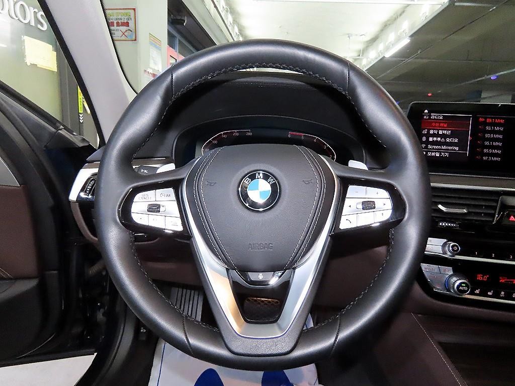 BMW 5시리즈 5시리즈 (G30) 520d 럭셔리 플러스 이미지 8
