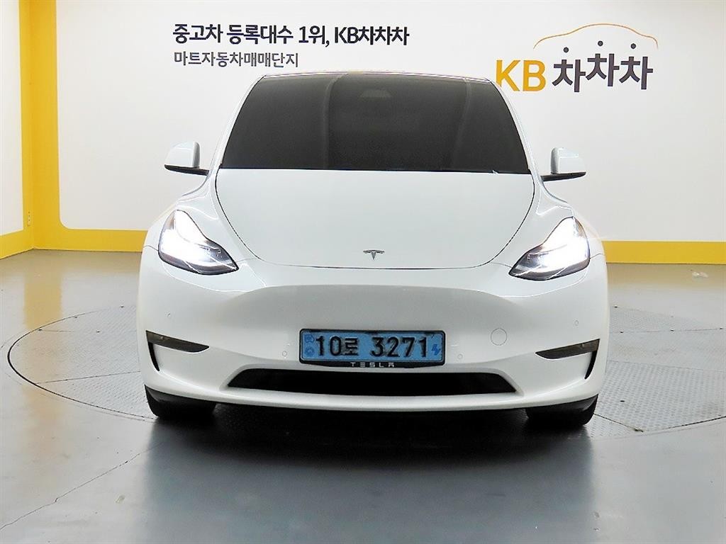 테슬라 모델 Y 롱 레인지 이미지 1