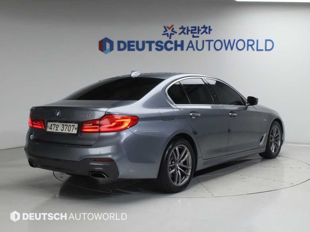 BMW 5시리즈 5시리즈 (G30) 520d M 스포츠 플러스 이미지 2