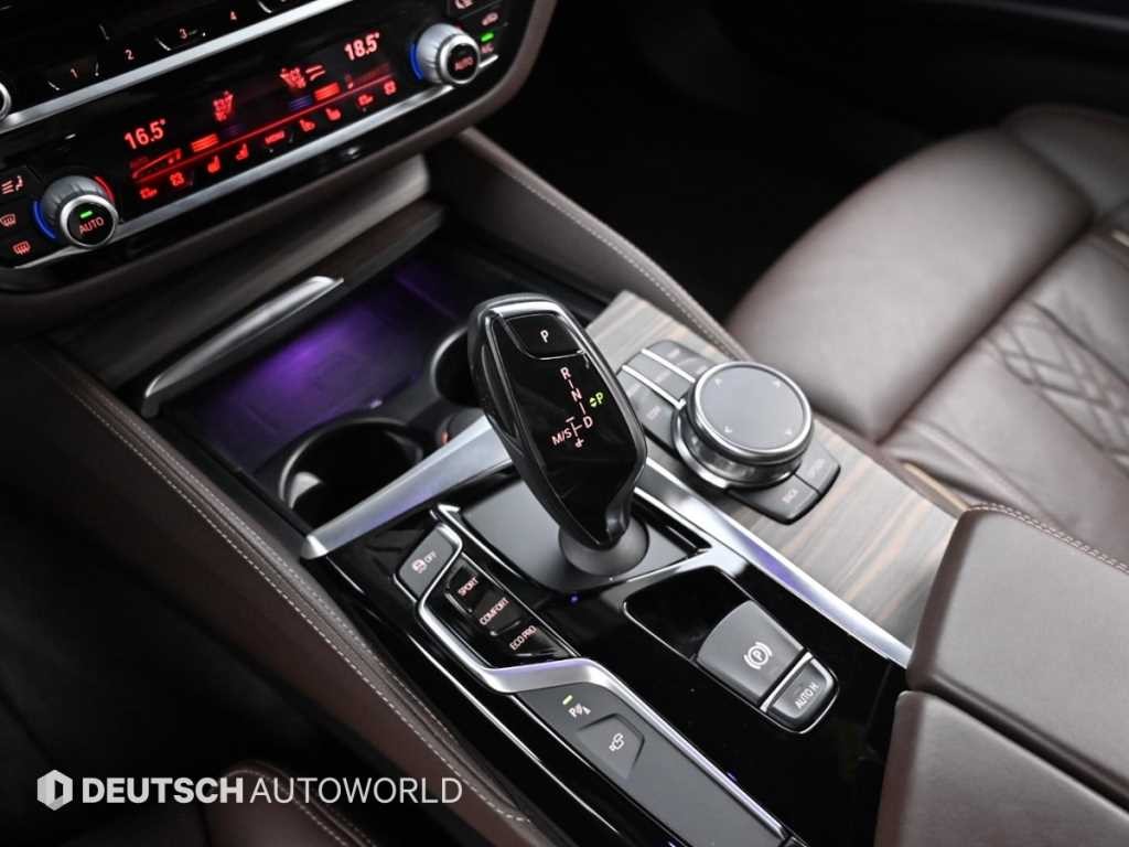 BMW 5시리즈 5시리즈 (G30) 520d M 스포츠 플러스 이미지 9