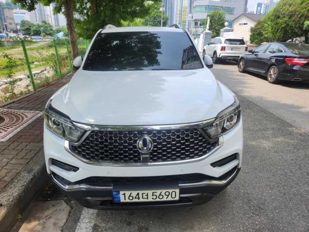 KG모빌리티(쌍용) 렉스턴 G4렉스턴 디젤 2.2 4WD 화이트 에디션 이미지 1