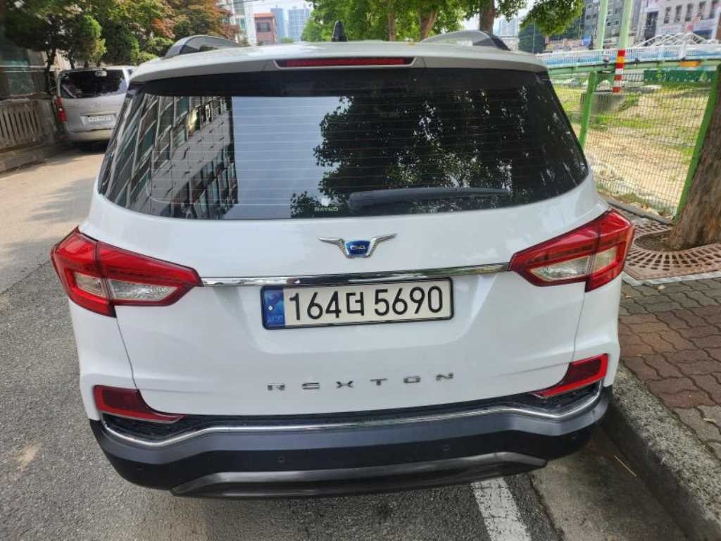 KG모빌리티(쌍용) 렉스턴 G4렉스턴 디젤 2.2 4WD 화이트 에디션 이미지 2