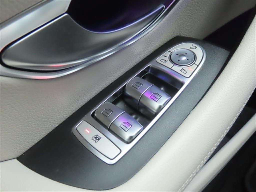 벤츠 E 클래스 E-클래스 W213 E220d 카브리올레 이미지 12