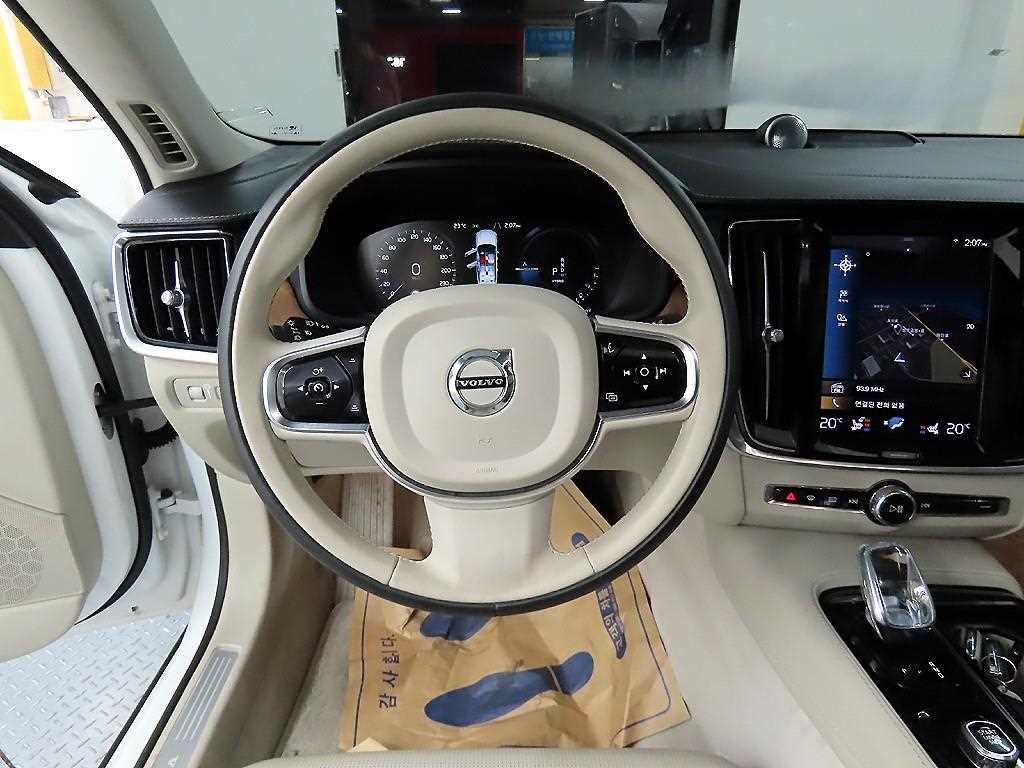 볼보 S90 T8 AWD 엑설런스 이미지 9