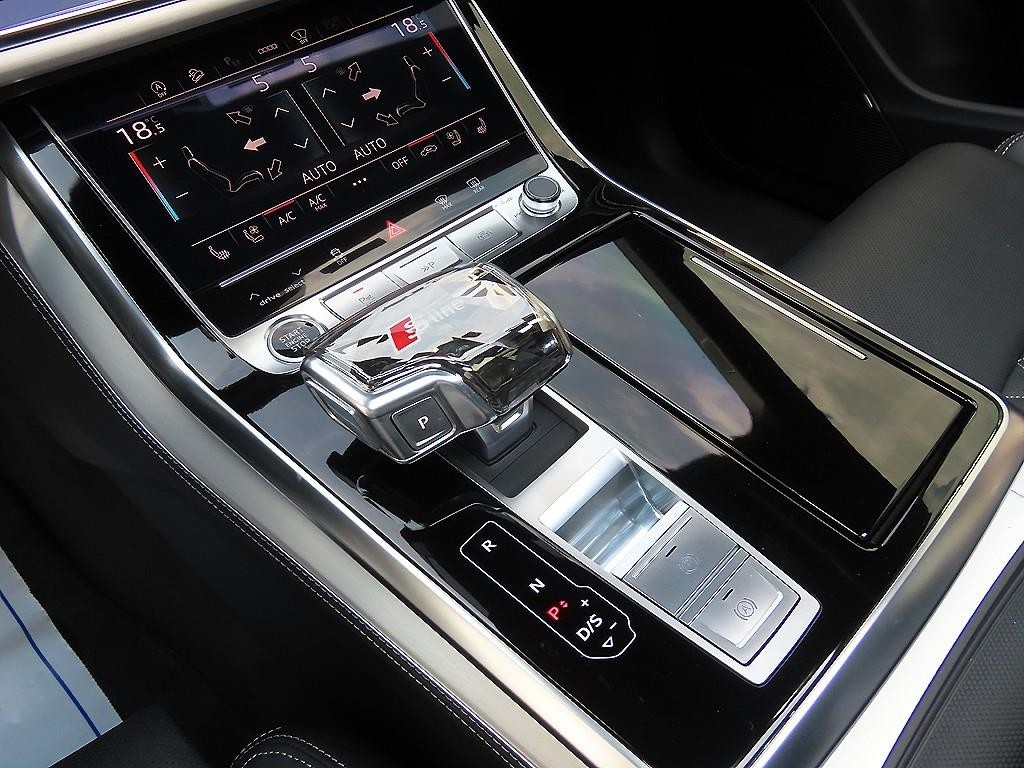아우디 Q8 55 TFSI 콰트로 프리미엄 이미지 11