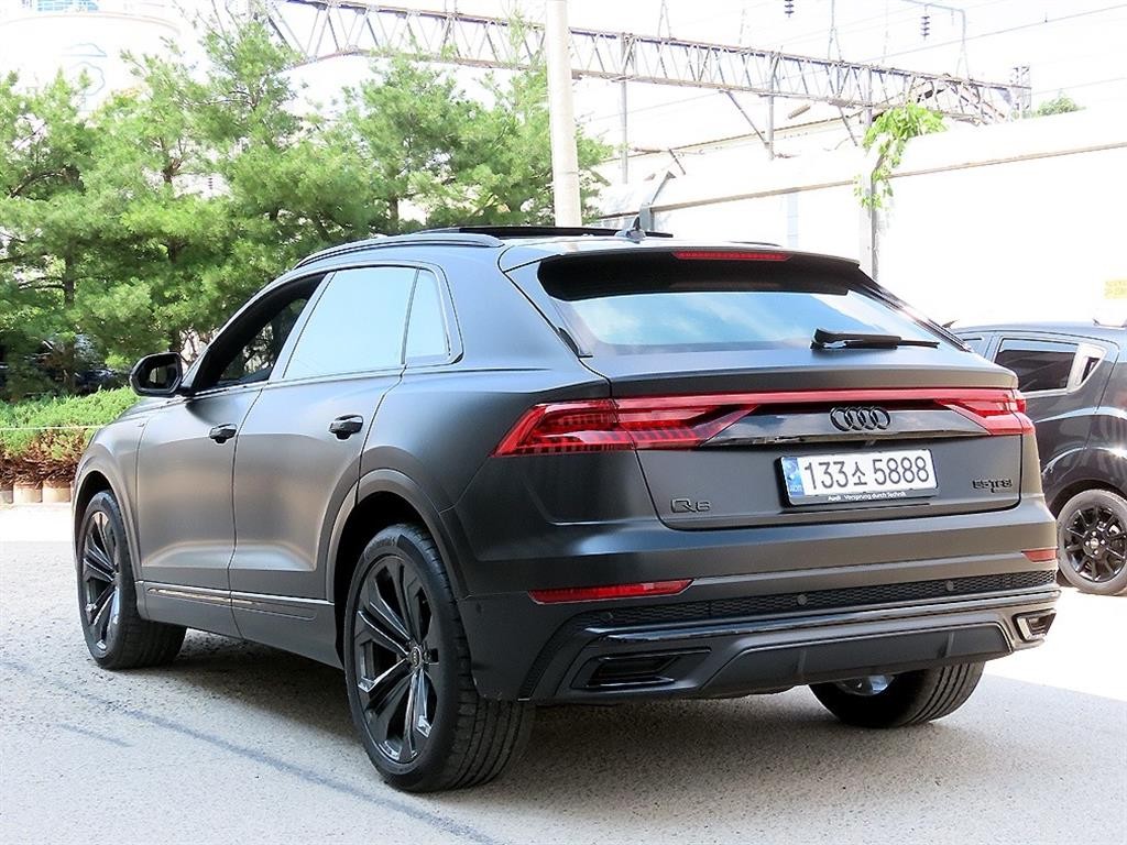 아우디 Q8 55 TFSI 콰트로 프리미엄 이미지 3