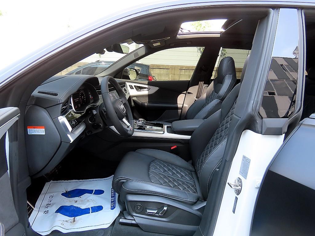 아우디 Q8 55 TFSI 콰트로 프리미엄 이미지 5