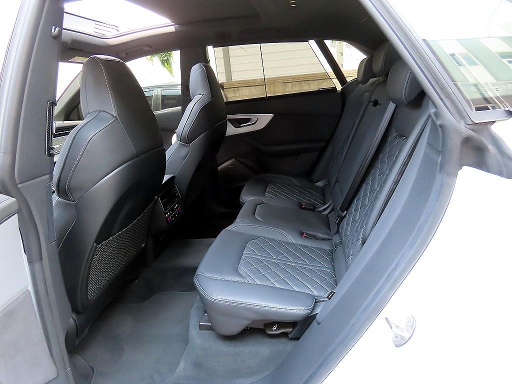 아우디 Q8 55 TFSI 콰트로 프리미엄 이미지 6