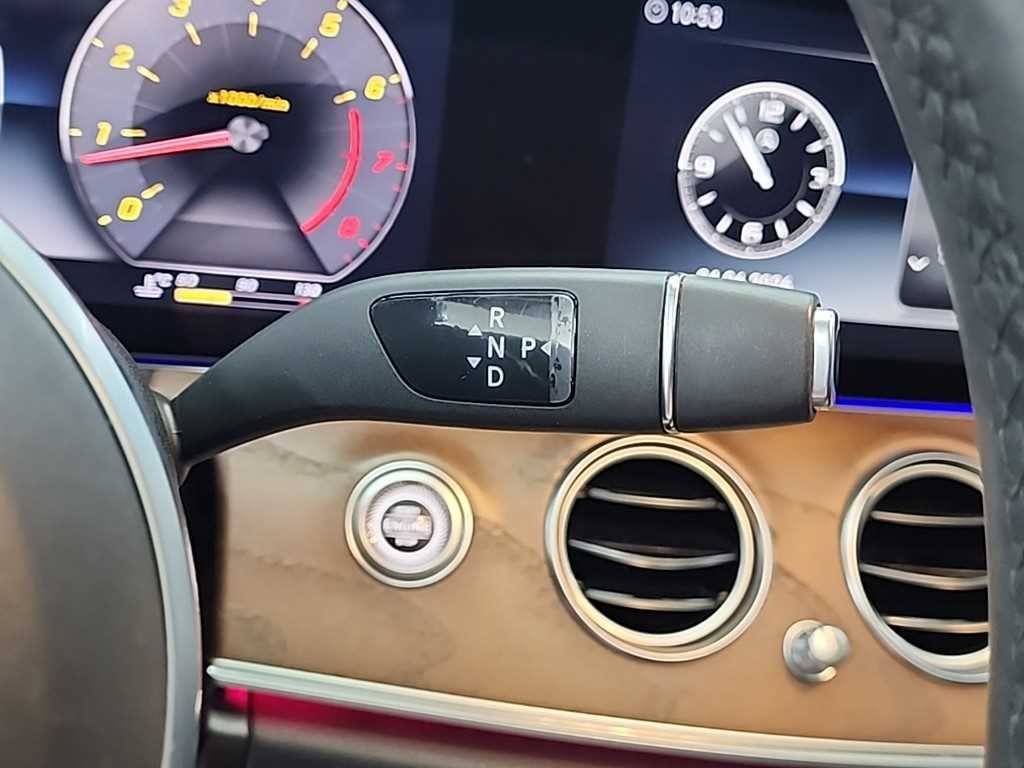 벤츠 E 클래스 E-클래스 W213 E300 4MATIC 익스클루시브 이미지 8