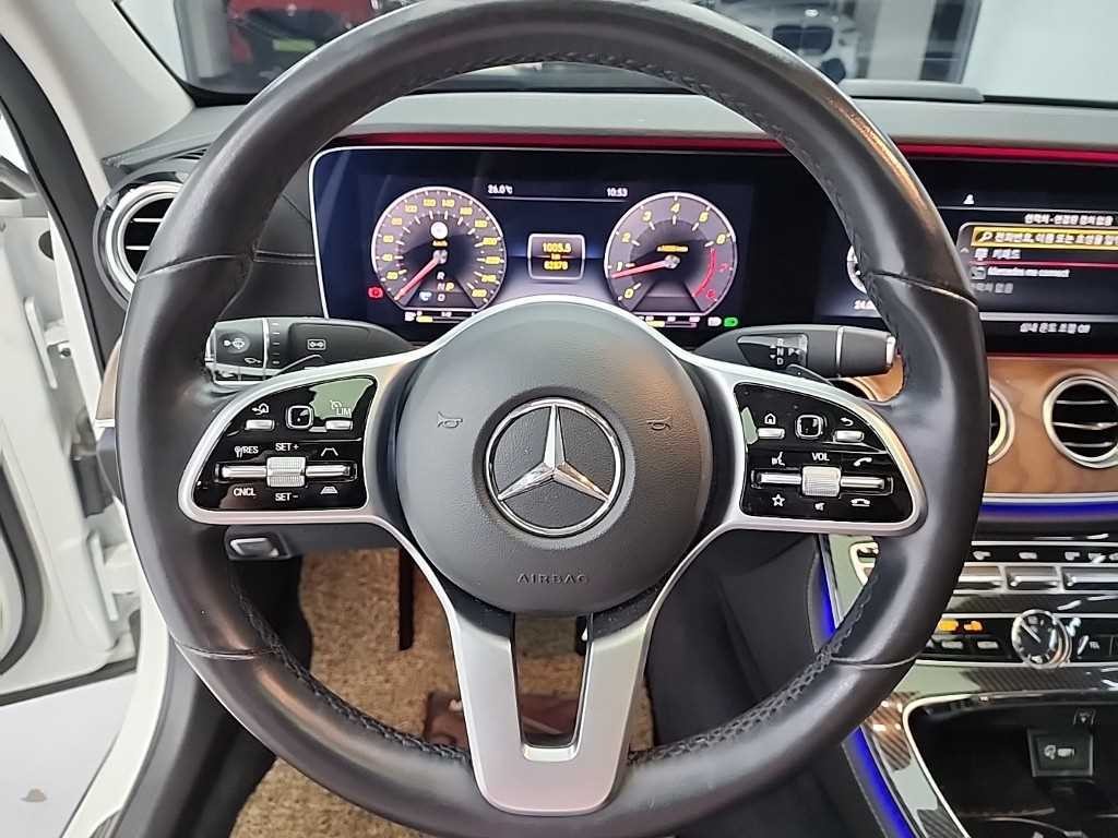 벤츠 E 클래스 E-클래스 W213 E300 4MATIC 익스클루시브 이미지 9