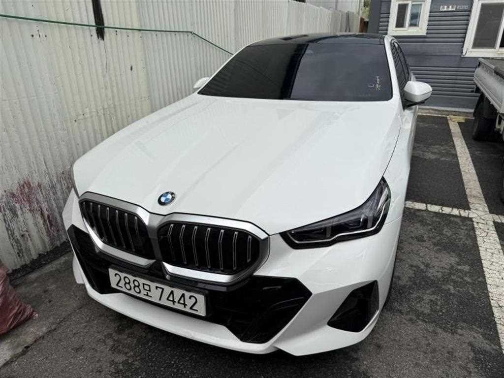 BMW 5시리즈 5시리즈 (G60) 530i xDrive M 스포츠 이미지 2