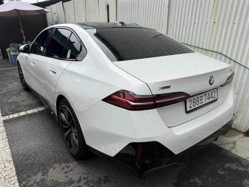 BMW 5시리즈 5시리즈 (G60) 530i xDrive M 스포츠 이미지 3