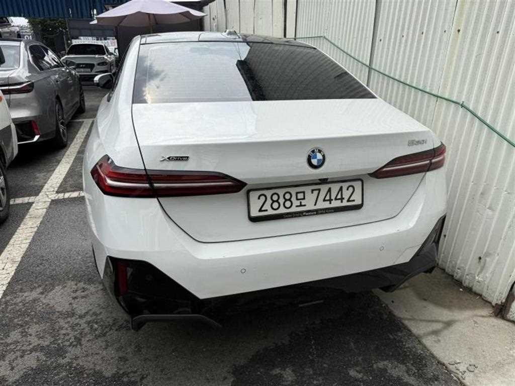 BMW 5시리즈 5시리즈 (G60) 530i xDrive M 스포츠 이미지 4