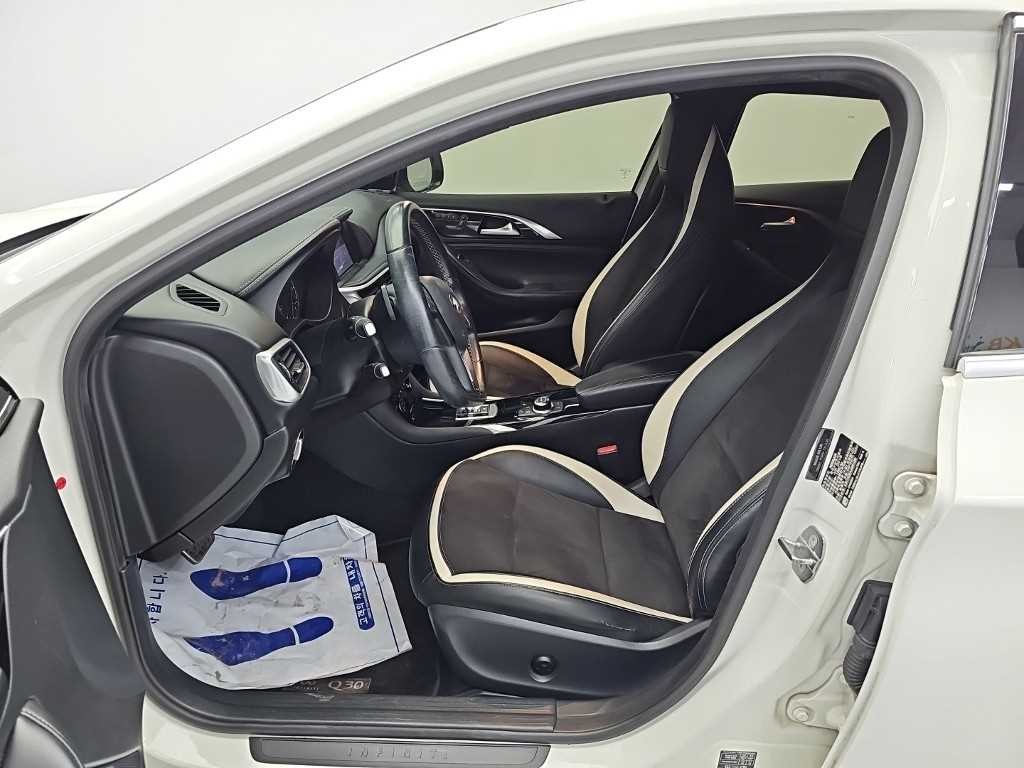 인피니티 Q Q30 2.0 프리미엄 이미지 11