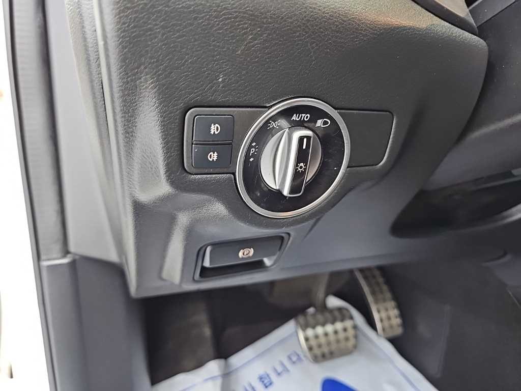 인피니티 Q Q30 2.0 프리미엄 이미지 17