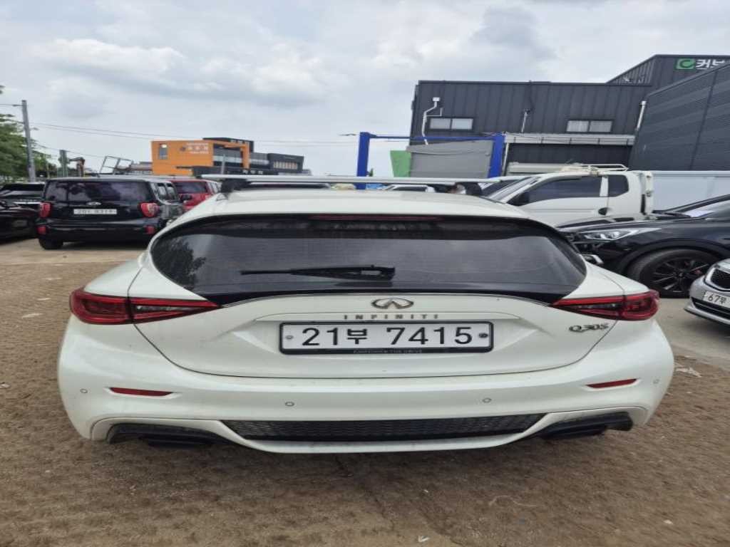 인피니티 Q Q30 2.0 프리미엄 이미지 2