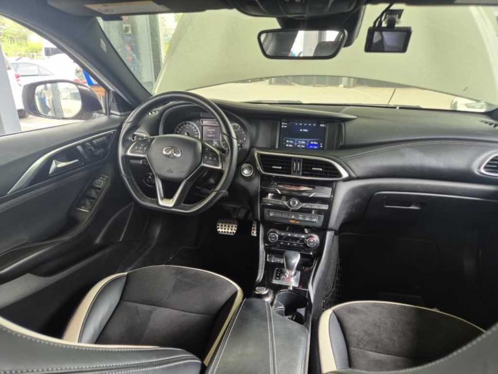 인피니티 Q Q30 2.0 프리미엄 이미지 3