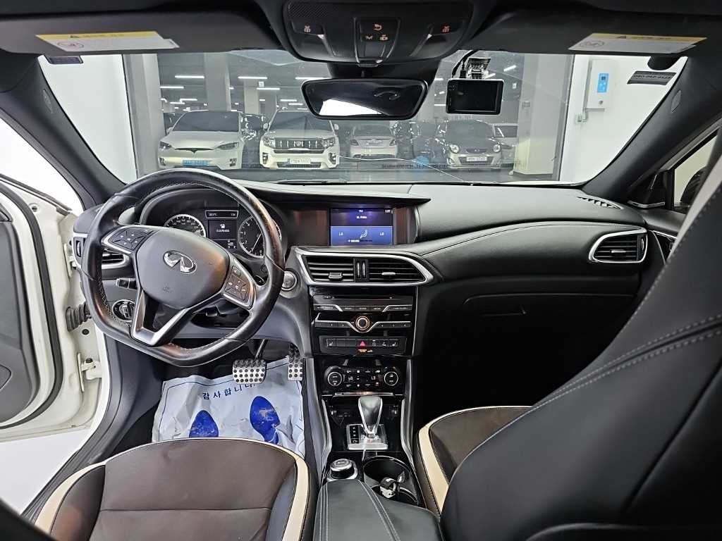 인피니티 Q Q30 2.0 프리미엄 이미지 7