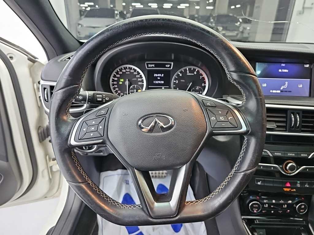 인피니티 Q Q30 2.0 프리미엄 이미지 9