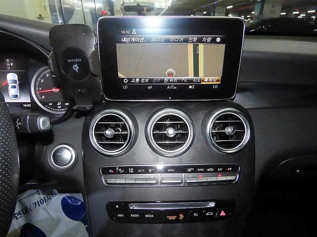 벤츠 GLC 클래스 GLC클래스 X253 GLC 300 4MATIC 쿠페 이미지 11