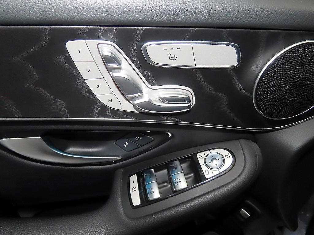 벤츠 GLC 클래스 GLC클래스 X253 GLC 300 4MATIC 쿠페 이미지 14
