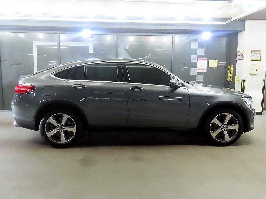벤츠 GLC 클래스 GLC클래스 X253 GLC 300 4MATIC 쿠페 이미지 3