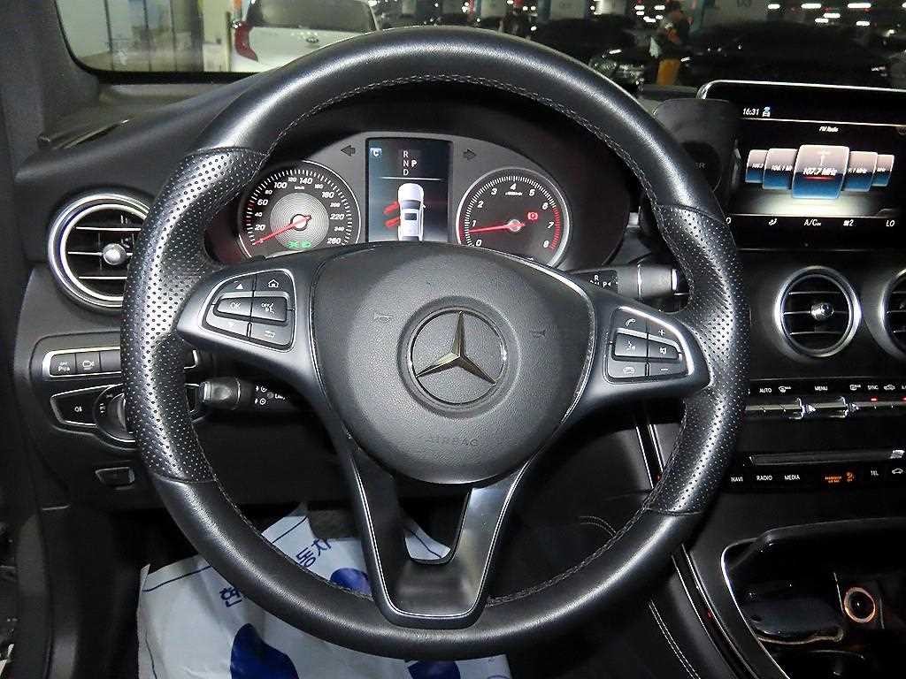 벤츠 GLC 클래스 GLC클래스 X253 GLC 300 4MATIC 쿠페 이미지 8