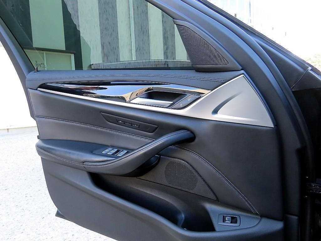 BMW 5시리즈 5시리즈 (G30) 530i M 스포츠 플러스 이미지 12