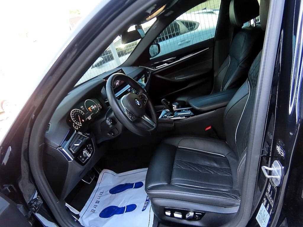BMW 5시리즈 5시리즈 (G30) 530i M 스포츠 플러스 이미지 5