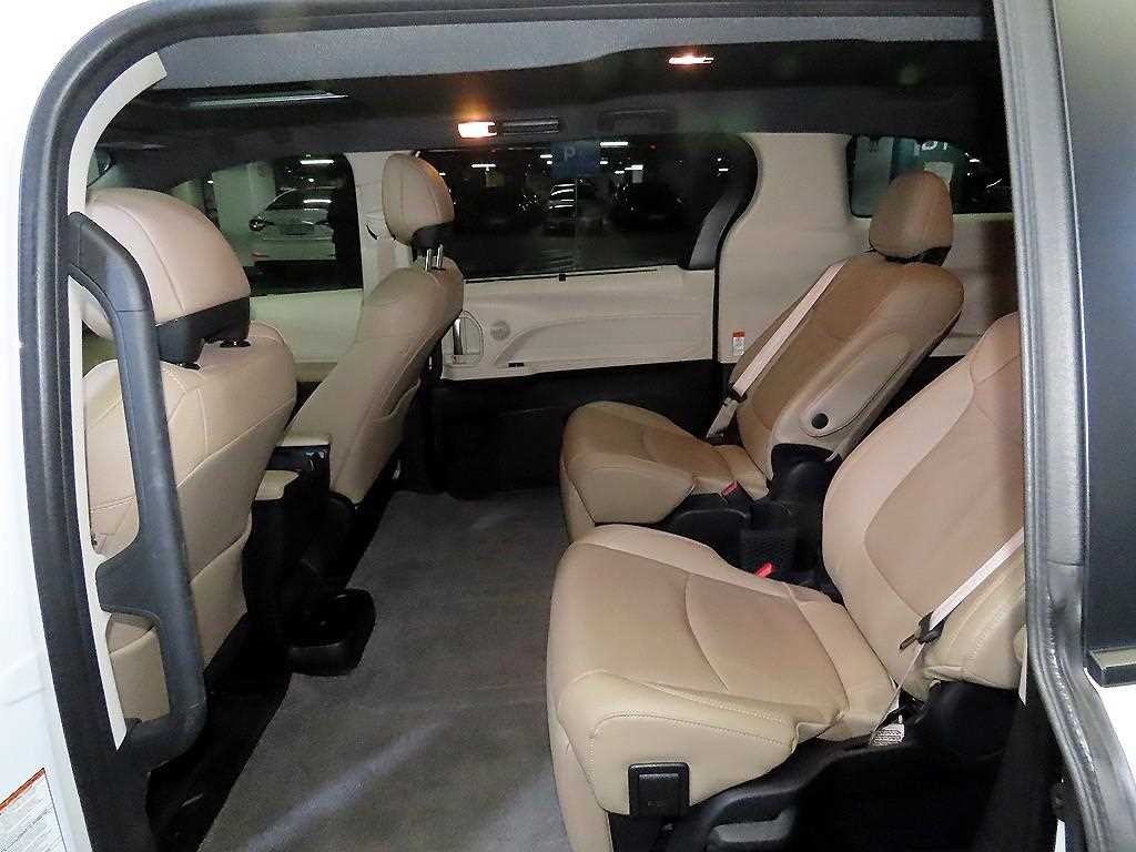 토요타 시에나 2.5 AWD 하이브리드 이미지 7