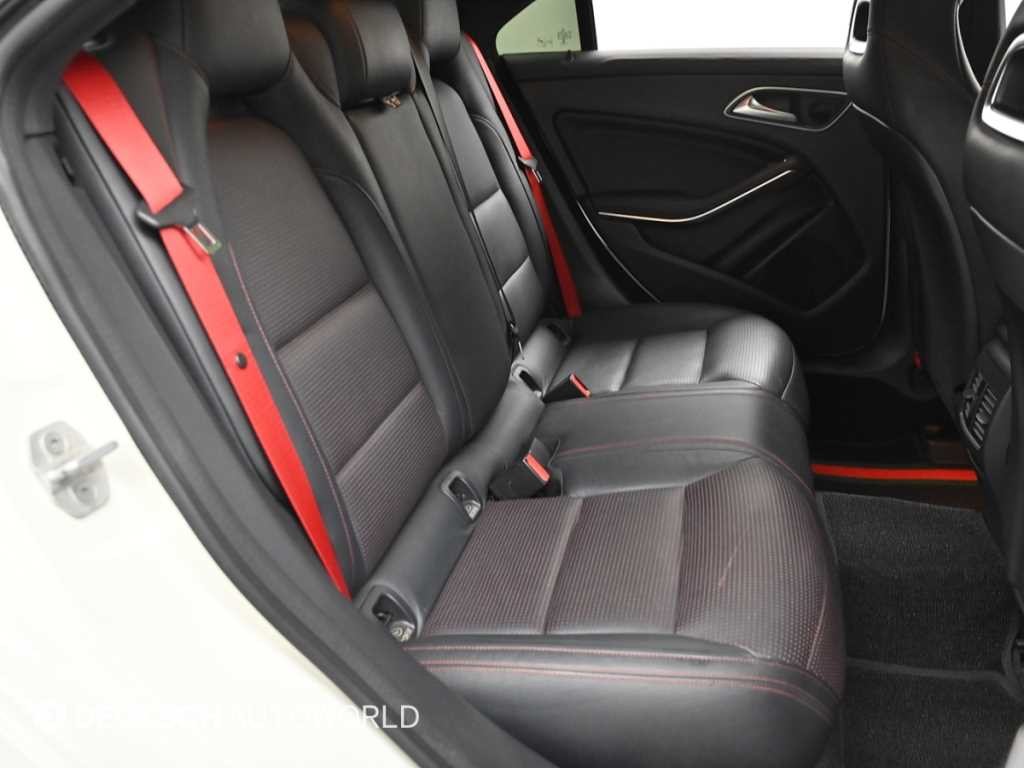 벤츠 CLA 클래스 CLA클래스 CLA 45 AMG 4MATIC 이미지 12