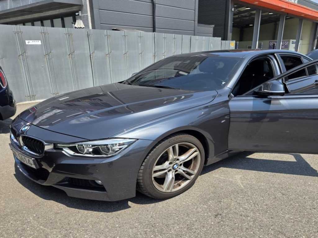 BMW 3시리즈 3시리즈 (F30) 330i M 스포츠 이미지 2