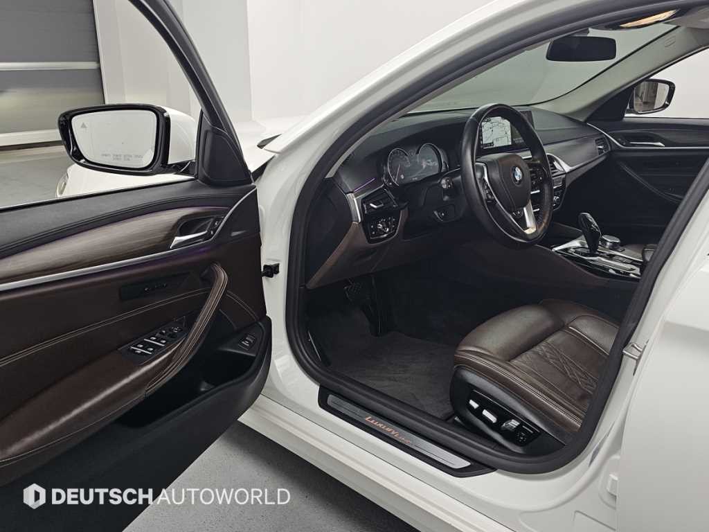 BMW 5시리즈 5시리즈 (G30) 520d M 스포츠 플러스 이미지 11